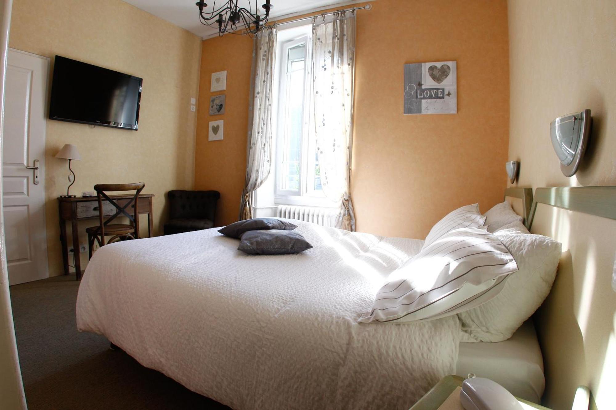 Hotel Gambetta Lons-le-Saunier Exterior photo